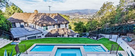 Luxury Rehab Experiences: A Holistic Approach to Mental Wellness.